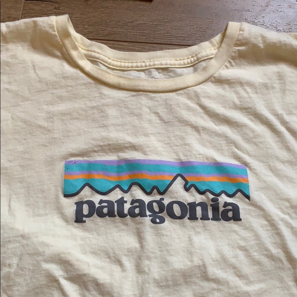 PATAGONIA light yellow T-shirt :)